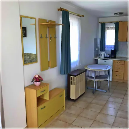 Kleines Haus Lägenhet Hévíz